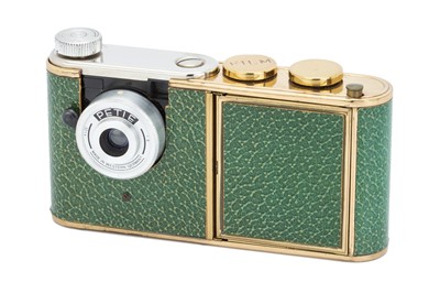 Lot 244 - A Kunik Walter Petie Vanity Sub-Miniature Camera