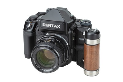 Lot 254 - A Pentax 67II Medium Format Outfit