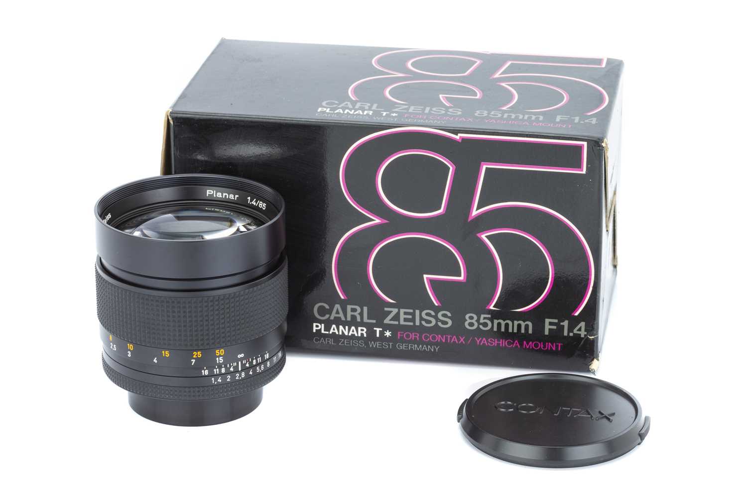 Lot 222 - A Carl Zeiss Planar T* f/1.4 85mm Lens