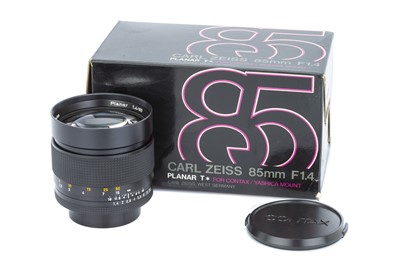 Lot 222 - A Carl Zeiss Planar T* f/1.4 85mm Lens