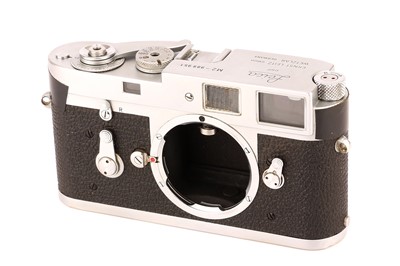 Lot 1060 - A Leica M2 Rangefinder Body