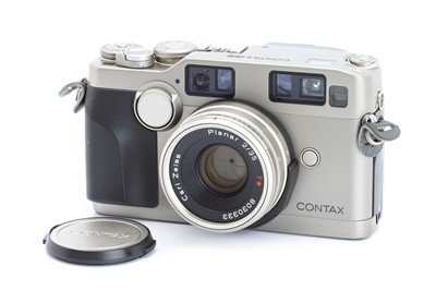 Lot 216 - A Contax G2 Rangefinder Outfit