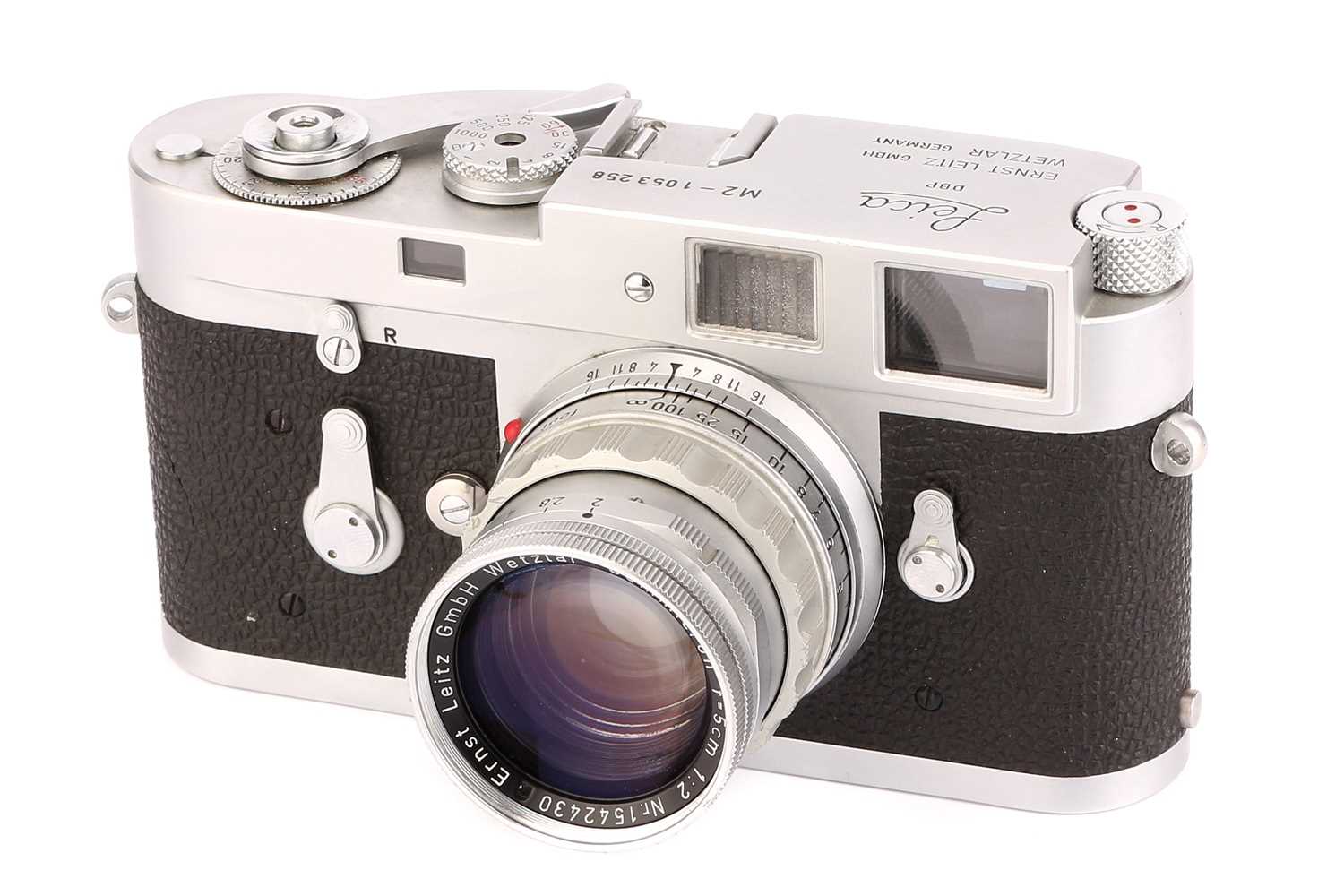 Lot 1062 - A Leica M2 Rangefinder Camera