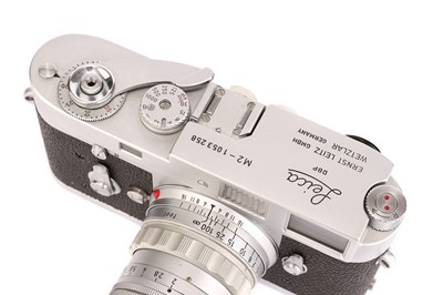 Lot 1062 - A Leica M2 Rangefinder Camera