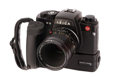 Lot 1084 - A Leica R5 SLR Camera