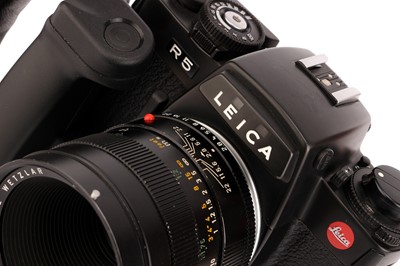 Lot 1084 - A Leica R5 SLR Camera