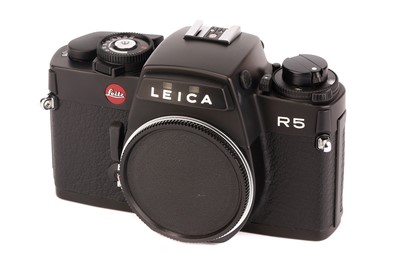 Lot 1085 - A Leica R5 SLR Body