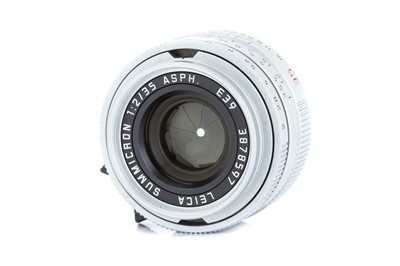 Lot 67 - A Leitz Summicron ASPH. f/2 35mm Lens